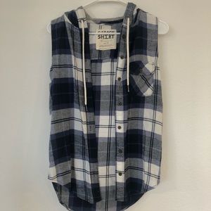 Sleeveless hooded flannel